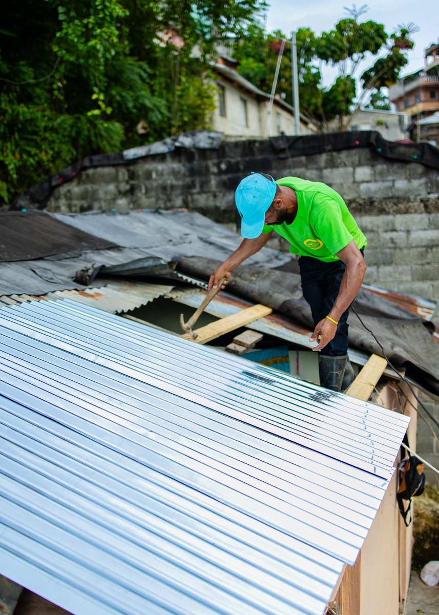 OmarLFernandez's tweet image. Ha pasado el huracán #Beryl, pero dejó algunas secuelas en el Distrito Nacional. Dando la cara a los capitaleños y haciendo lo que me toca.

Se anuncia la posible llegada de una onda tropical el día de mañana. Coordinando desde ya con miembros de la @DefensaCivilRD y nuestros…