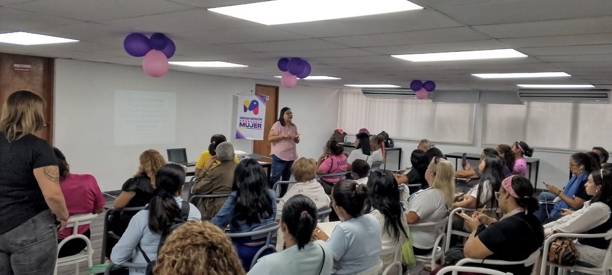 Ofic_Inamujer's tweet photo. #Hoy | El #Inamujer y el @immig_ccs  organizaron  conversatorio sobre los aspectos generales de la Ley Orgánica Sobre los Derechos de las Mujeres a una Vida Libre de Violencia , junto a la ponente Doctora María Hernández Royett.

#7FuerzasParaLaVictoria 

@NicolasMaduro https://t.co/c3BMy4GaIE
