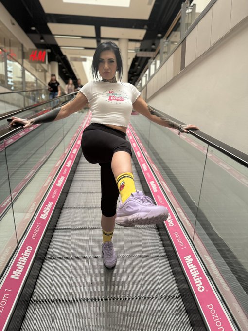 Dzisiaj byłam na zakupach słońce ❤️ https://t.co/h6oA8pFy92