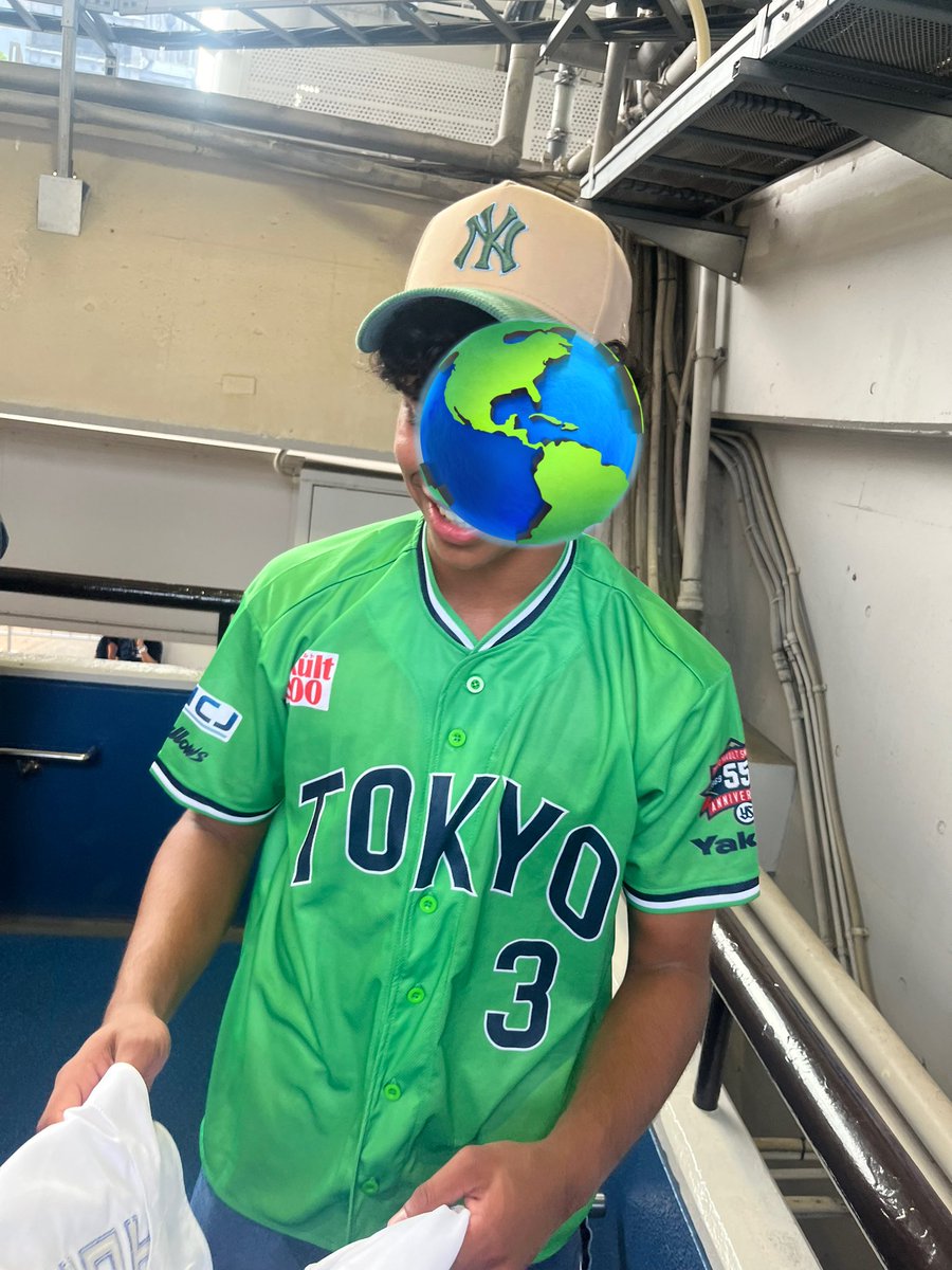 ksweetsofunited's tweet photo. 昨日、international school の
お子達がなぜかビジター席に来てて素肌に日ハムユニを着て来ちゃって係員に止められて困ってたから持ってたぱるるユニを貸してあげたの 最後までスワローズ応援してくれて📣楽しめたようで良かった良かった🥰 #enjoybaseball #tkyoyakultswallows #西川遥輝 https://t.co/eKVISe3iyE