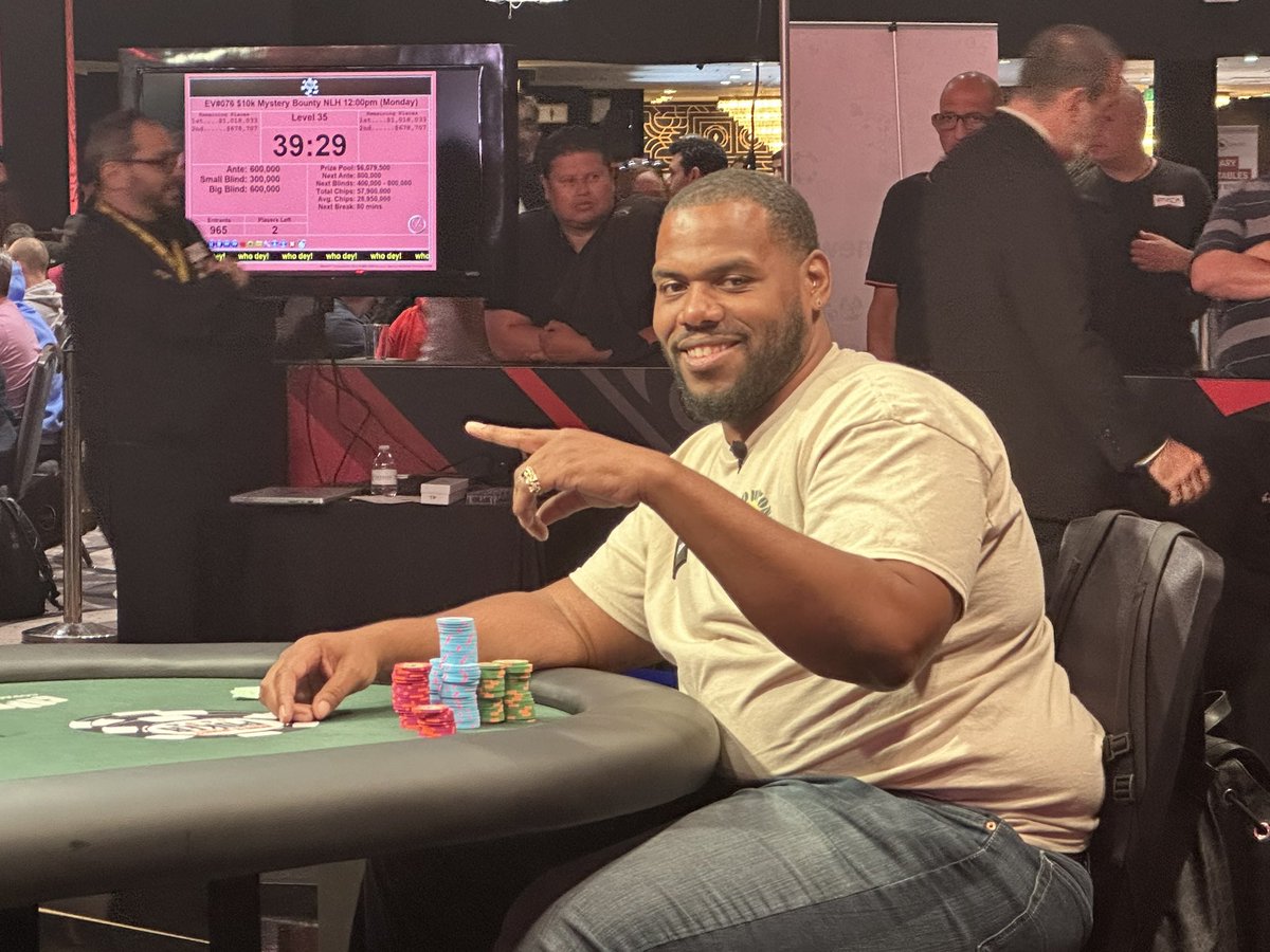 TheRyanFeldman's tweet photo. Trick Time is heads up for a bracelet right now 

Over $1 million for 1st

$10K mystery bounty https://t.co/TYH9LfLXyt