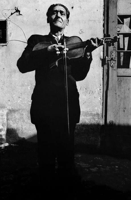 "Todo aquello que estás buscando, también te está buscando a ti".
Franz Kafka
📷 Josef Koudelka