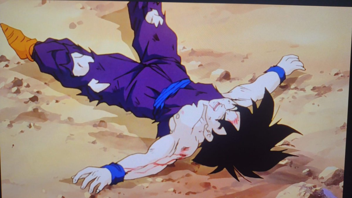 fabricitus's tweet photo. @im_Shin016 @kamisamaexp sabe que eu revi a saga do cell semana passada e reparei o seguinte: tem cenas que ele é colorido em azul e outras em roxo. https://t.co/cgyotWMDU6