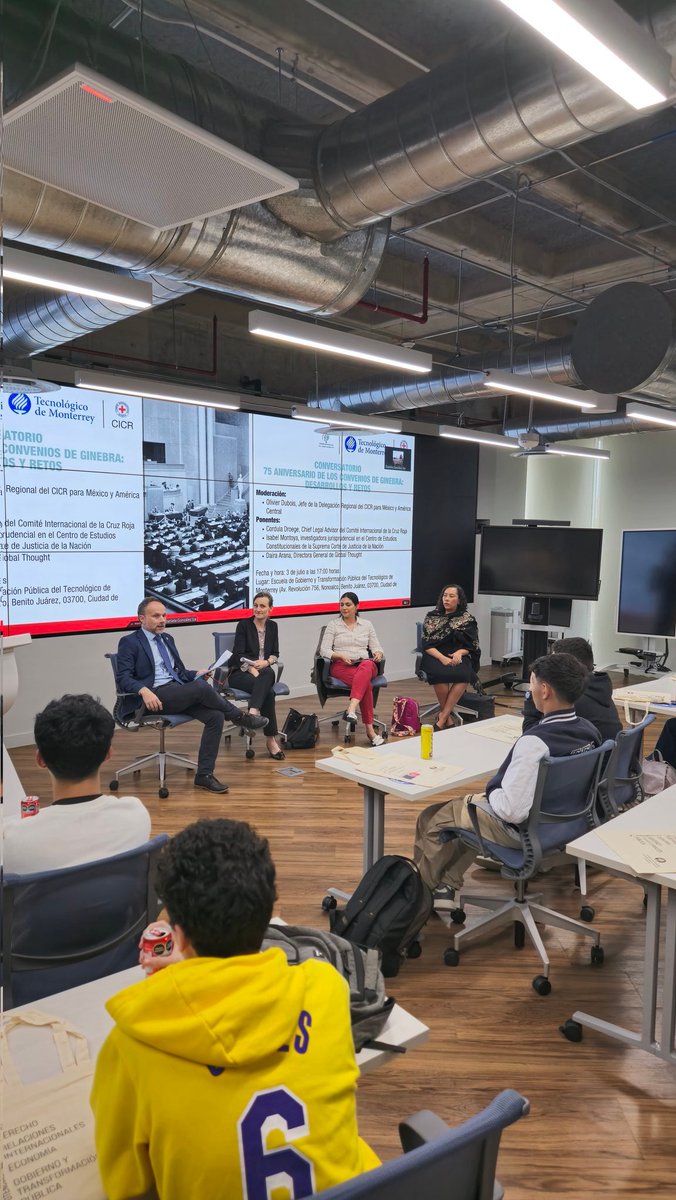 Nos encontramos en el conversatorio "75 Aniversario de los Convenios de Ginebra" con <a href="/Daira_Arana/">Daira Arana</a> <a href="/uva_iza/">Isabel Montoya Ramos</a> <a href="/olivierdubs/">Olivier Dubois</a> y <a href="/CDroegeICRC/">Cordula Droege</a> organizado por el <a href="/CICR_DRMX/">CICR México y América Central</a> <a href="/CSocialesTec/">CSocialesTec</a> y la <a href="/ILAMexico/">ILA México</a>.