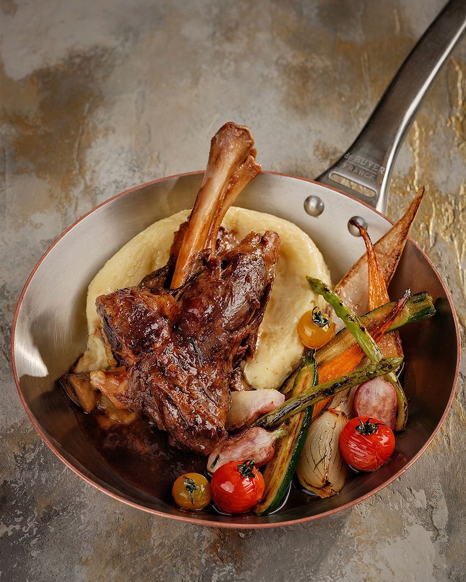 Dineandwinebali's tweet photo. Experience Italian cuisine like never before at Prego Italian Restaurant, The Westin Bali. Chef Michele Antonucci brings culinary innovation with delightful appetizers, fresh seafood, &amp; superb meat dishes. 

➡️ https://t.co/wdQ2k6ovrg
📱 WA +62 8113885739

#PregoBali #WestinBali https://t.co/fU4CyXv58V