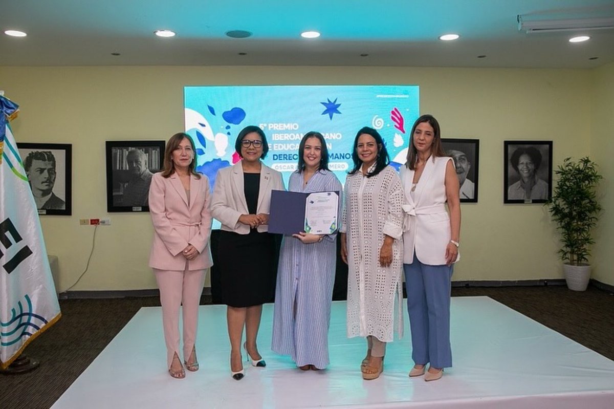 MariaTPerez's tweet photo. Gracias a la OEI (Organización de Estados Iberoamericanos) @oei.rd por otorgarme una Mención de Honor por el arduo trabajo realizado con el Programa @ecoernestovisita en pro de la educación y futuro de la República Dominicana. https://t.co/JyeXHCYp6p
