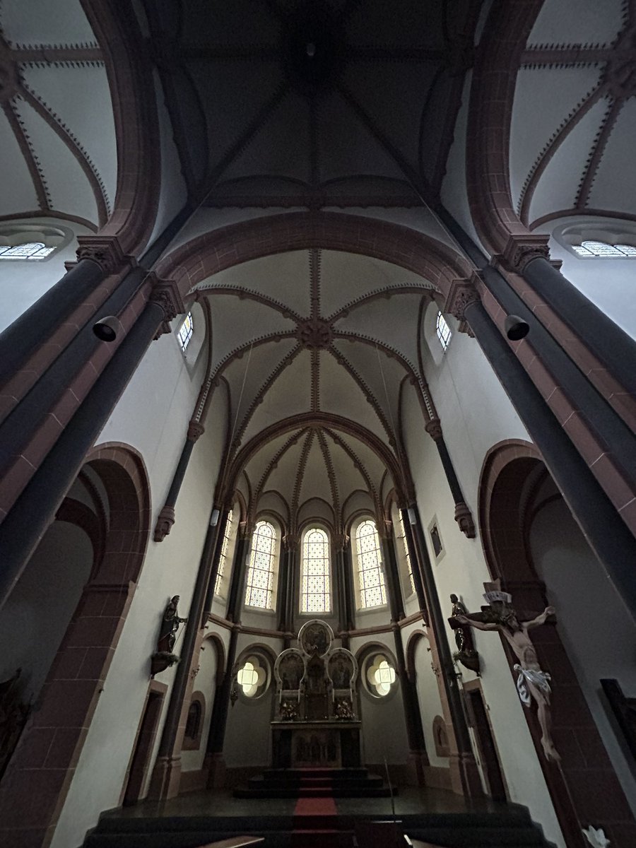 edward_gillin's tweet photo. Another day, another Whewell church: this time, Remagen, which he visited in July 1829 en route from Bonn to Coblentz. He noted the vaults combined Roman-cross, and pointed-side, arches to form rectangular cells
#german #architecture #whewell #germany #church #building #history https://t.co/YXFl220IKt