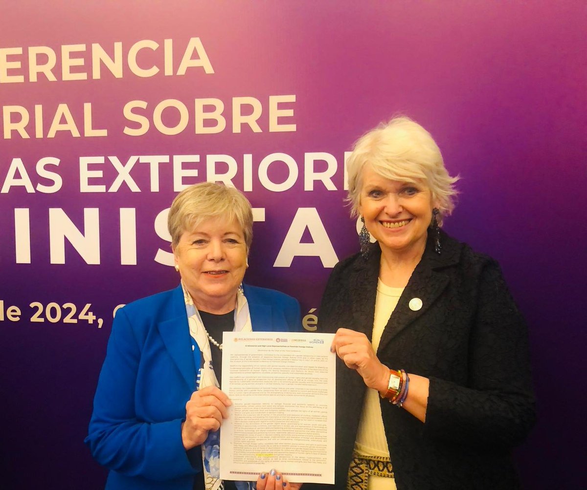 Embajada de Francia en México 🇲🇽 (@franciaenmexico) on Twitter photo En la clausura de la #IIICoPEF 🇲🇽, la Embajadora para los Derechos Humanos de 🇨🇵 <a href="/RomeIsabelle/">Isabelle Rome</a>
llamó a impulsar acciones fuertes para defender los derechos de las mujeres y promover activamente la igualdad de género, rumbo a la IV Conferencia Min. que se celebrará en 🇨🇵 en 2025 En la clausura de la #IIICoPEF 🇲🇽, la Embajadora para los Derechos Humanos de 🇨🇵 <a href="/RomeIsabelle/">Isabelle Rome</a>
llamó a impulsar acciones fuertes para defender los derechos de las mujeres y promover activamente la igualdad de género, rumbo a la IV Conferencia Min. que se celebrará en 🇨🇵 en 2025