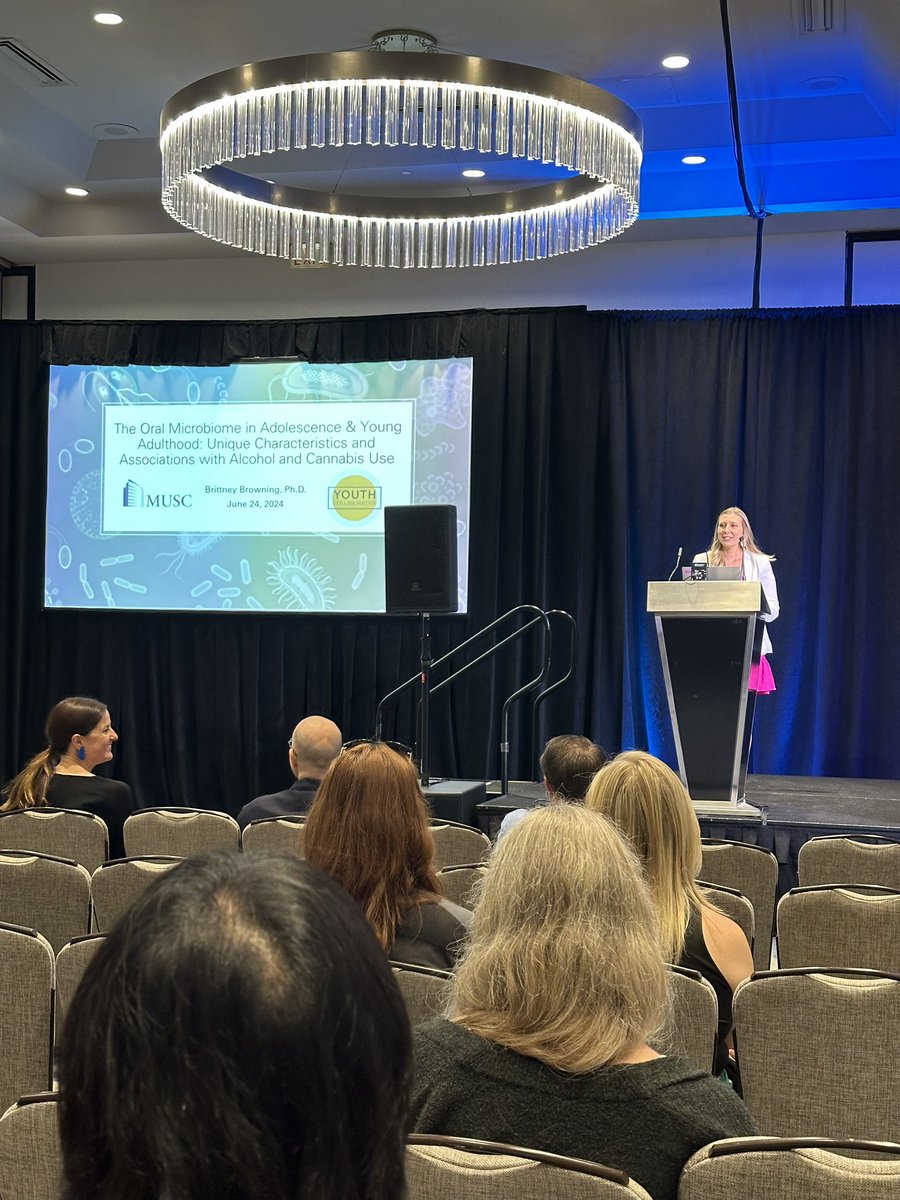brittneydawn9's tweet photo. Had a great time at my first @RSAposts as a postdoc 🤩

(Even though I accidentally presented the wrong version of my slides 🤦🏼‍♀️😅) https://t.co/qBIxoK2FUA