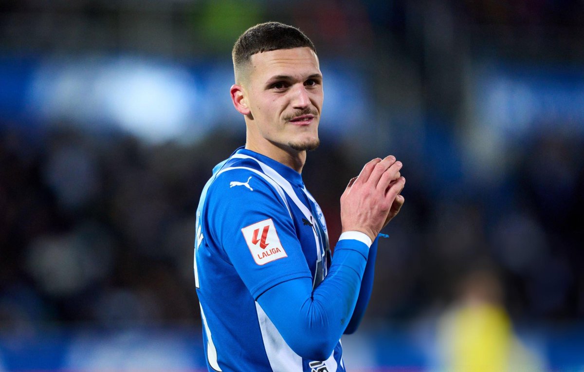 FabrizioRomano's tweet photo. 🔵🇪🇸 Napoli will pay €12m to Real Madrid for Rafa Marin.

◉ €25m buy back clause for 2026, €35m for 2027.

◉ In 2025, Napoli cay pay €10m more and make value of buy-back clause double for €50m in 2026 and €70m in 2027. https://t.co/KR1NQOpty8