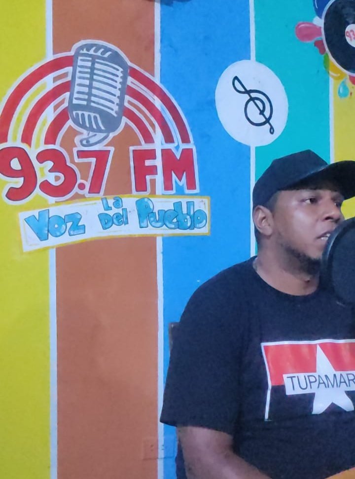 🔴⚫Desde Radio Bolivariana 93.7 FM. Mpio San Fernando @MRT_ApureRebeld el camarada <a href="/CarmeloJmrt87/">CarmeloJMrtVnzla</a> Resp. Nal. de Movimientos Sociales y Alexander Guerra, Resp. de Producción y Finanzas del <a href="/BloqLlanero_MRT/">BloqueLlaneroAmazonico_MRT</a> en entrevista donde enfatizaron el respaldo a nuestro Pdte. <a href="/NicolasMaduro/">Nicolás Maduro</a>