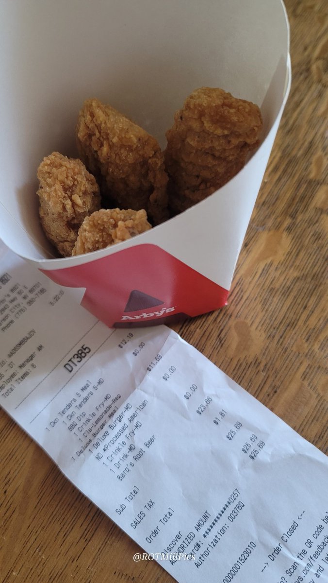 EvaMolinaAlba's tweet photo. @ArbysCares, when you order the 3 piece chicken tenders meal, you are charged for the 5 piece meal, and then you get 4 chicken tenders... https://t.co/3nbv1znCx3