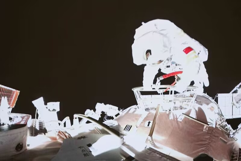 ChinaScience's tweet image. China has so far seen 16 extravehicular activities (EVAs) completed by seven Shenzhou crews on the country&apos;s Tiangong space station, beginning with the first #spacewalk by the Shenzhou-12 crew on July 4, 2021. #OnThisDay