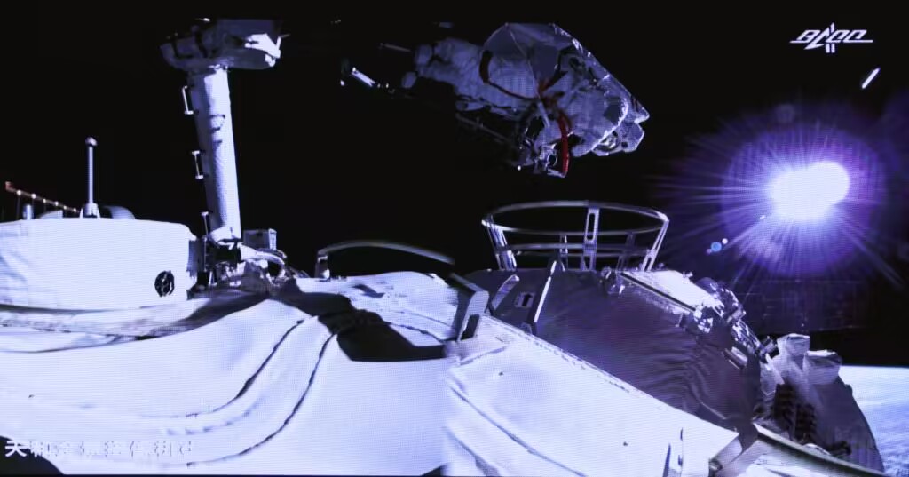 ChinaScience's tweet image. China has so far seen 16 extravehicular activities (EVAs) completed by seven Shenzhou crews on the country&apos;s Tiangong space station, beginning with the first #spacewalk by the Shenzhou-12 crew on July 4, 2021. #OnThisDay