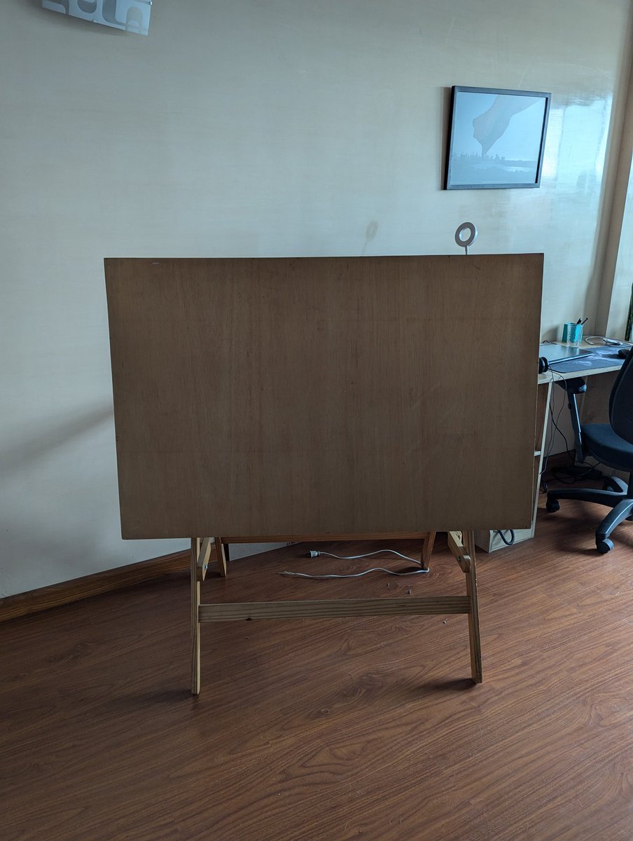 Kitsunenruana's tweet photo. Amistades, estoy vendiendo mesa de dibujo, es de tamaño pliego aproximadamente, está en buenas condiciones y cuenta con iluminación. Necesito venderla ya que mi perro Milo necesita una cirugía dentro de poco y estoy desempleado. En Bogotá, Pls RT https://t.co/7oWcQQsZ1E