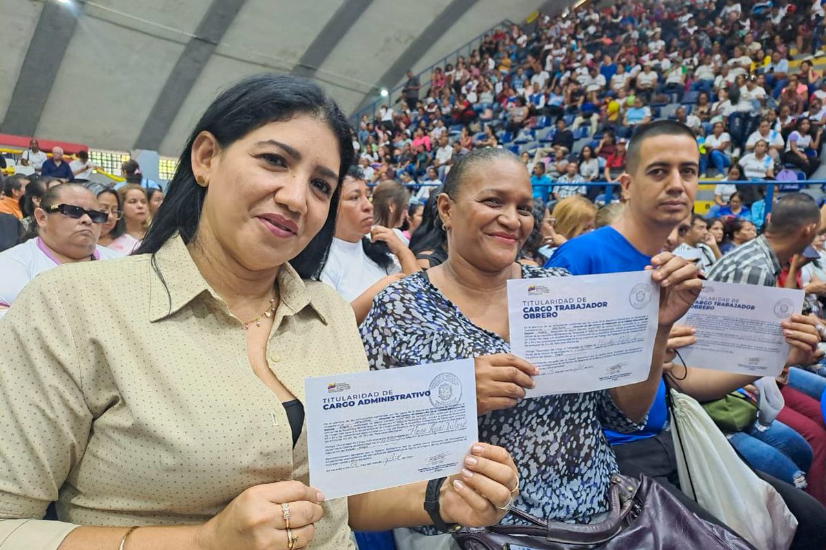 #7FuerzasParaLaVictoria
El Buen Gobierno del pdte. <a href="/NicolasMaduro/">Nicolás Maduro</a> se despliega en el territorio para honrar el loable esfuerzo de nuestro gremio. Otorgamos 4145 nuevas titularidades y 2981 jubilaciones al personal docente, administrativo y obrero del edo. Aragua.
<a href="/_LaAvanzadora/">Yelitze Santaella</a>
