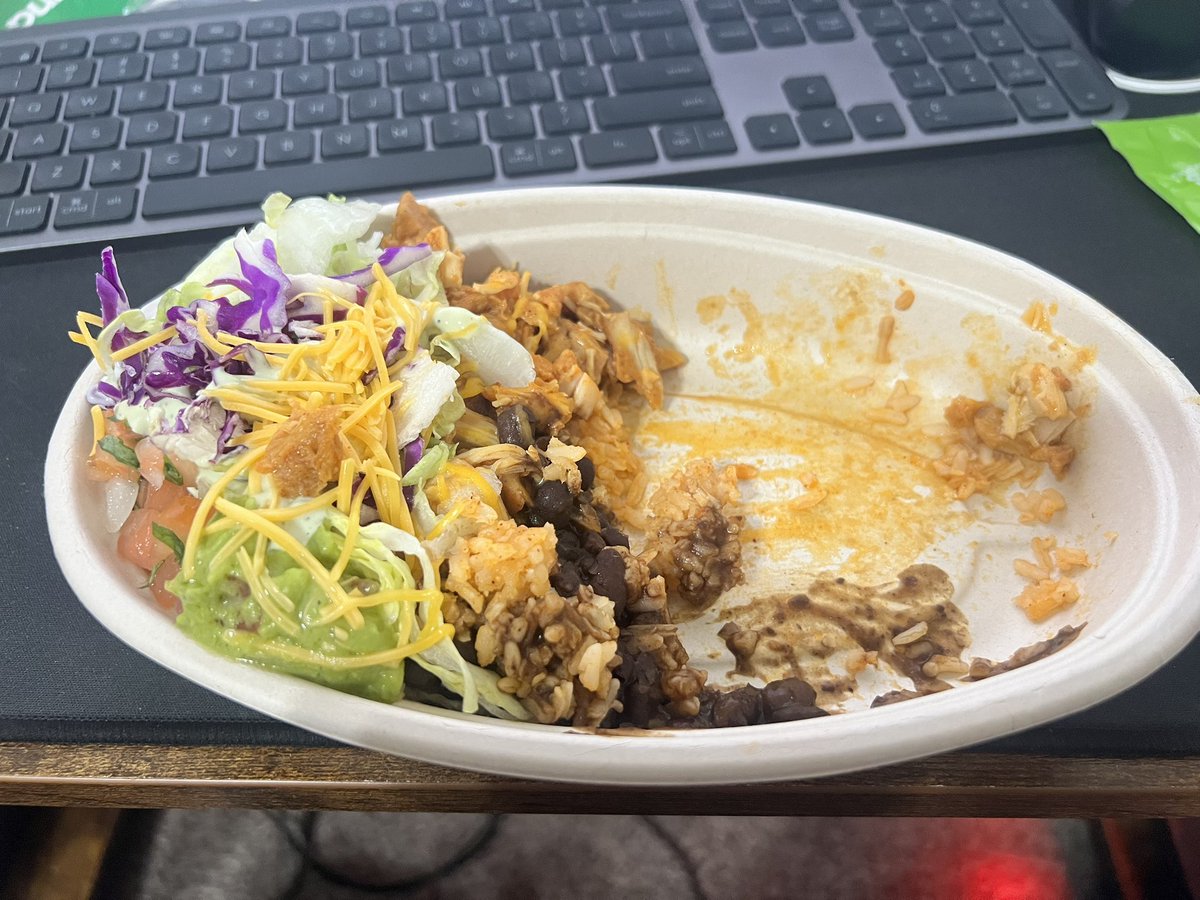yoogwar's tweet photo. @tacobell so this is how much you actually get in a cantina chicken bowl? Worse than chipotle servings… https://t.co/FyBh5TC6oT