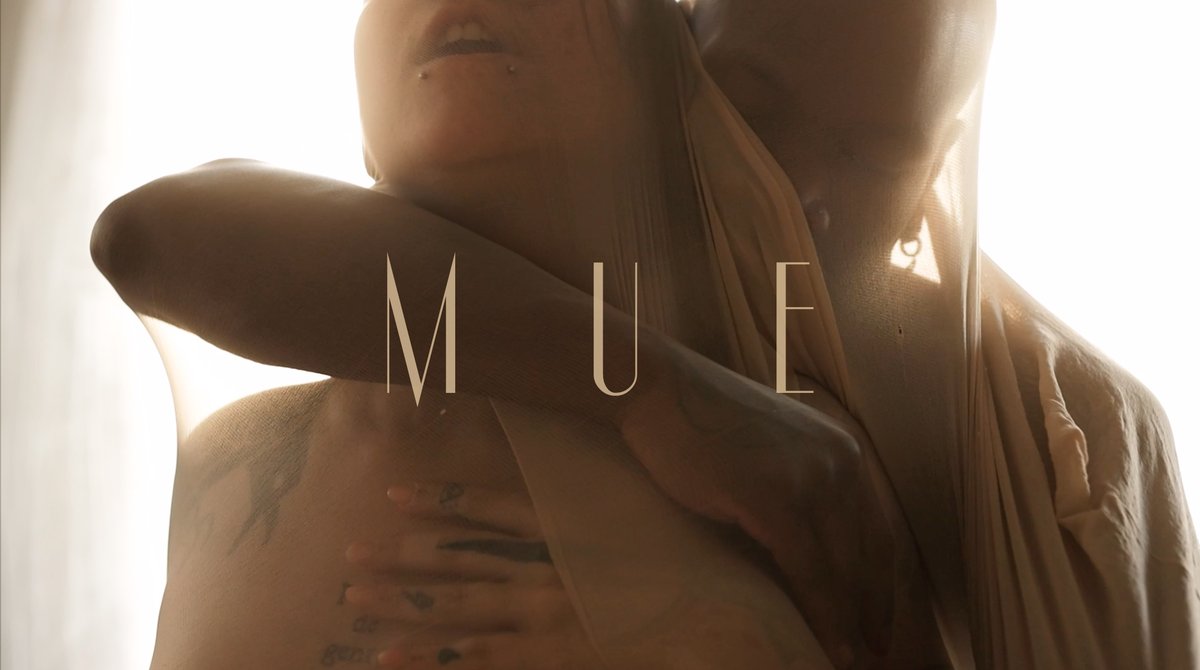 ( • MUE • )
( • moulting • ) with Bishop Black is now available on <a href="/Pinklabeltv/">PinkLabel.TV</a> 👁

⚯ We think ourselves disconnected, yet we are all part of the same fabric of a universe where every interactions affect us. Time to shred, and regrow new skins ⚯

pinklabel.tv/on-demand/film…