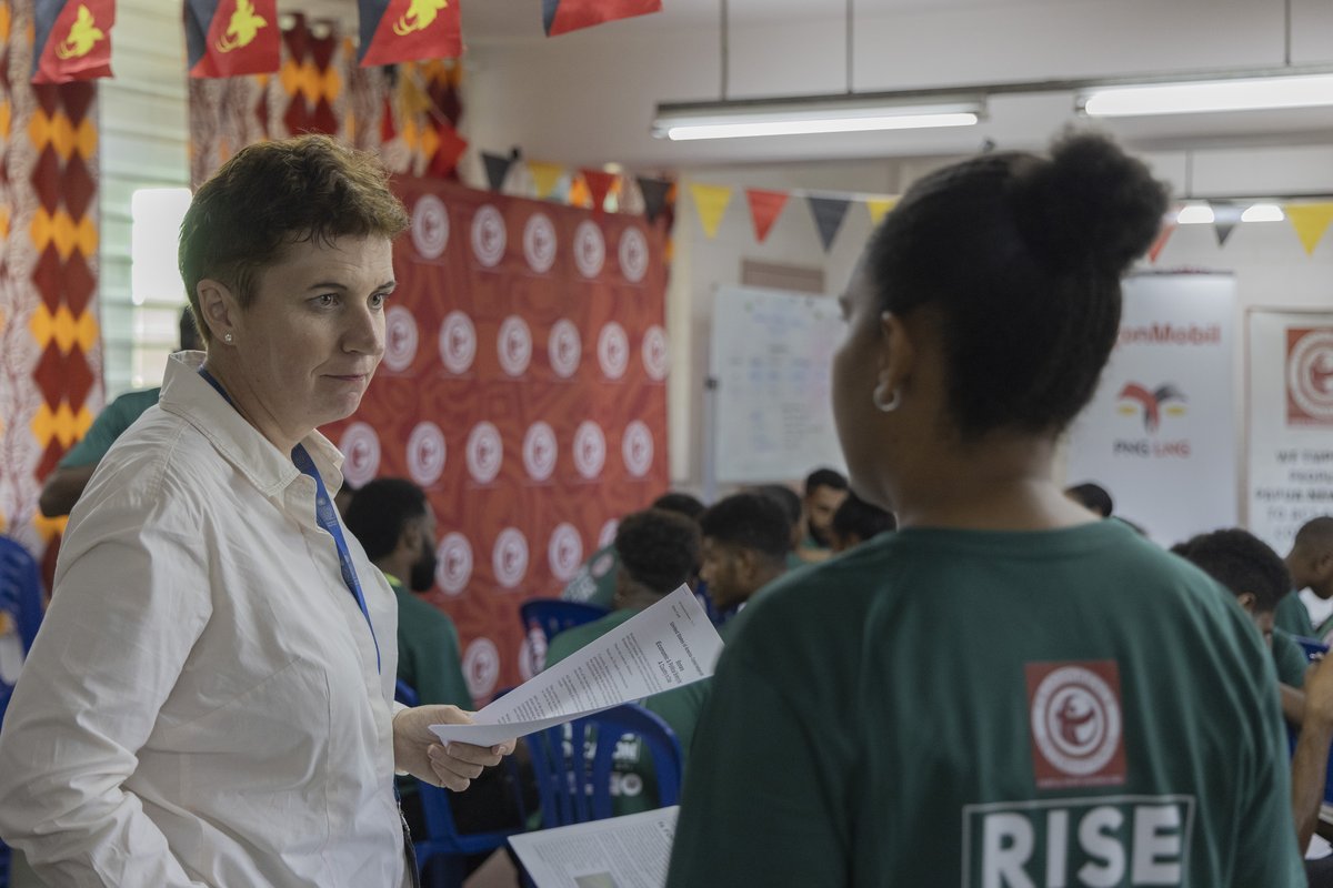 UNDPinPNG's tweet photo. This week, @AlmaSedlar had the honour of participating at the Mike Manning Youth Democracy Camp, where she presented to over 20 local youth about how @UNDP's various projects positively impact people &amp; communities across #PNG 🇵🇬.

📖 Read more: https://t.co/xYnrV5O2nx https://t.co/CynN8BFka2