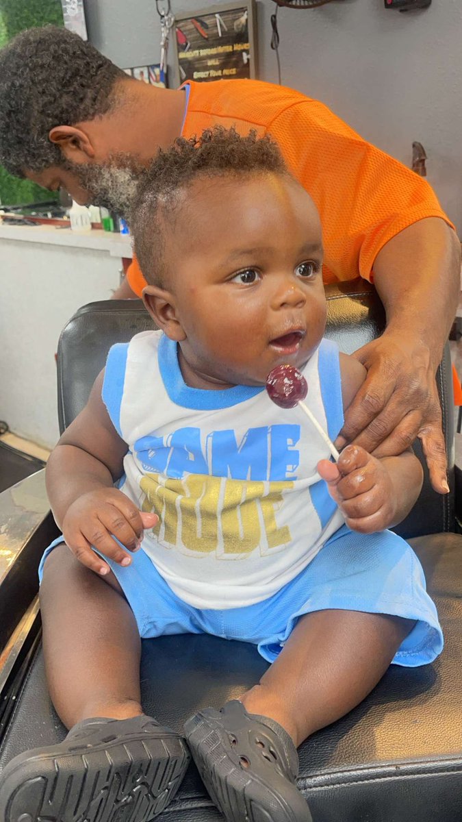 tboolashae21's tweet photo. before and after 🤎 first haircut by PawPaw 😊 https://t.co/2kRF1COL3V