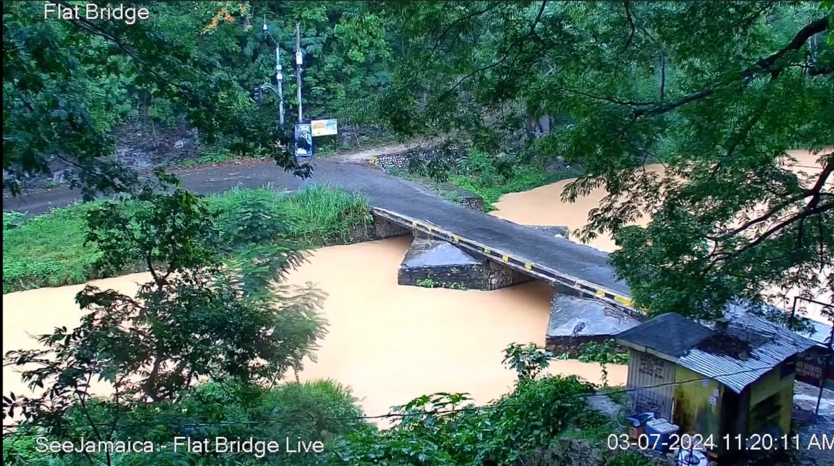 preesi's tweet photo. #Jamaica #FlatBridge before and after #BerylHurricane https://t.co/cM13iXWwYG
