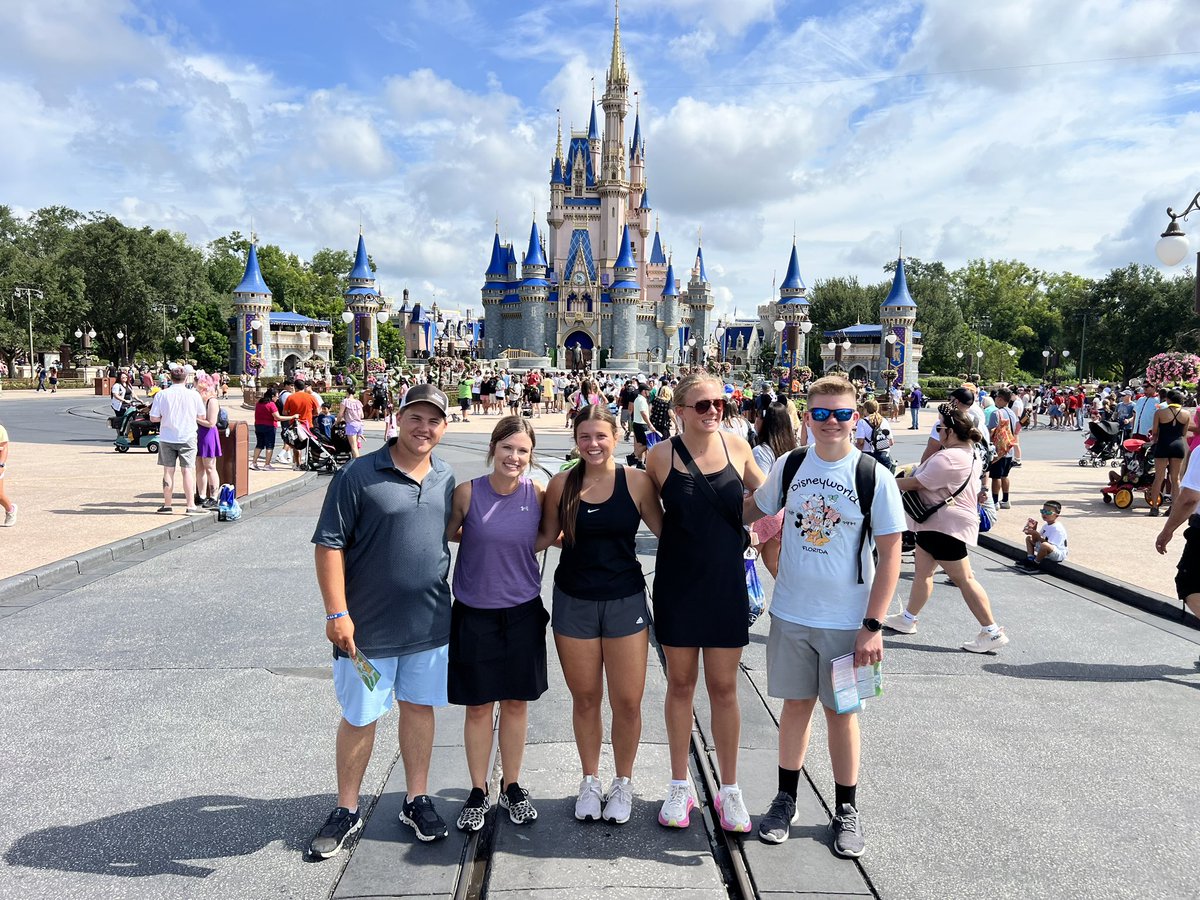 lakeview_fbla's tweet photo. 🌟National Leadership Conference 2024 🌟 
📌Orlando, FL 

What a great week of learning, exploring, competing, &amp; networking! In addition to the conference, we got to explore Sea World &amp; Magic Kingdom. A great week with a great group of members! #lakeviewvikes https://t.co/iXtLH2Vt0x