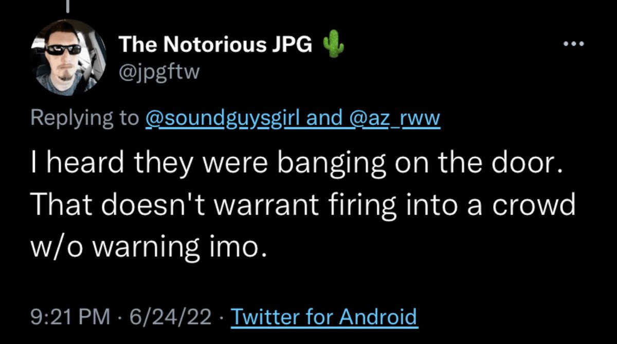 Bitchcraft70's tweet photo. @AZNotoriousJPG @jeffreym_nelson @TravisGrantham Just a little “banging” on the doors

It was an insurrection, this crowd was more dangerous compared to the J6 crowd 

There was more than 2 people there https://t.co/abiPhe43G5
