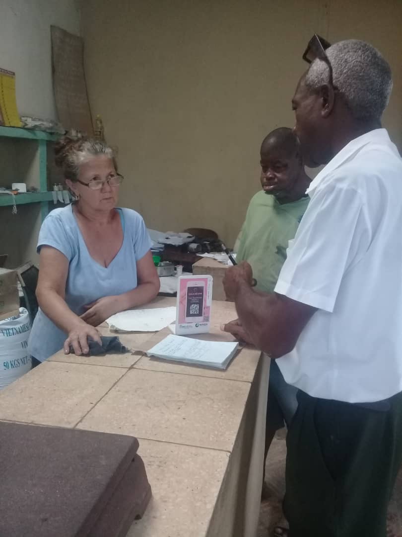 BatistaYaneydis's tweet photo. Delegados del #PoderPopular del municipio #SantiagoDeCuba realizan control popular al cumplimiento de las medidas de la Bancarización. #SiempreSantiago https://t.co/9c4TlYyR2v