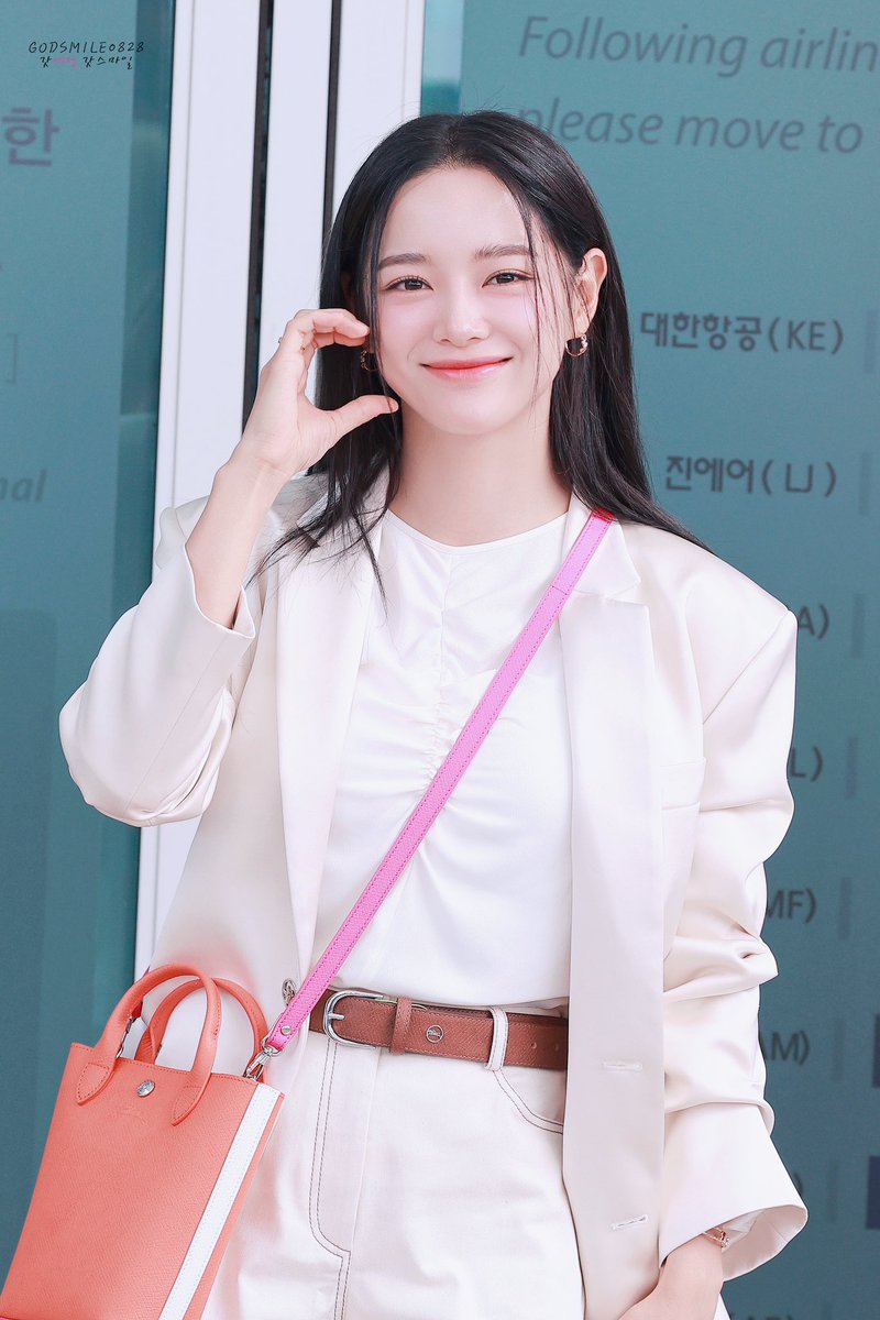 godsmile0828's tweet photo. 240704 ICN 

@0828_kimsejeong
#김세정 #세정 #갓세정 #kimsejeong #sejeong #キムセジョン #金世正 https://t.co/SSq2gKnsfZ