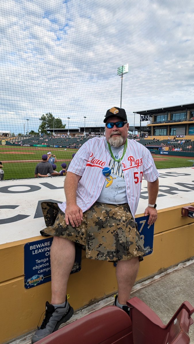 wheels4hextall's tweet photo. Kilt weather at the park...just a light breeze away from a peep show #stirupthestorm https://t.co/cIvgyB3LLZ