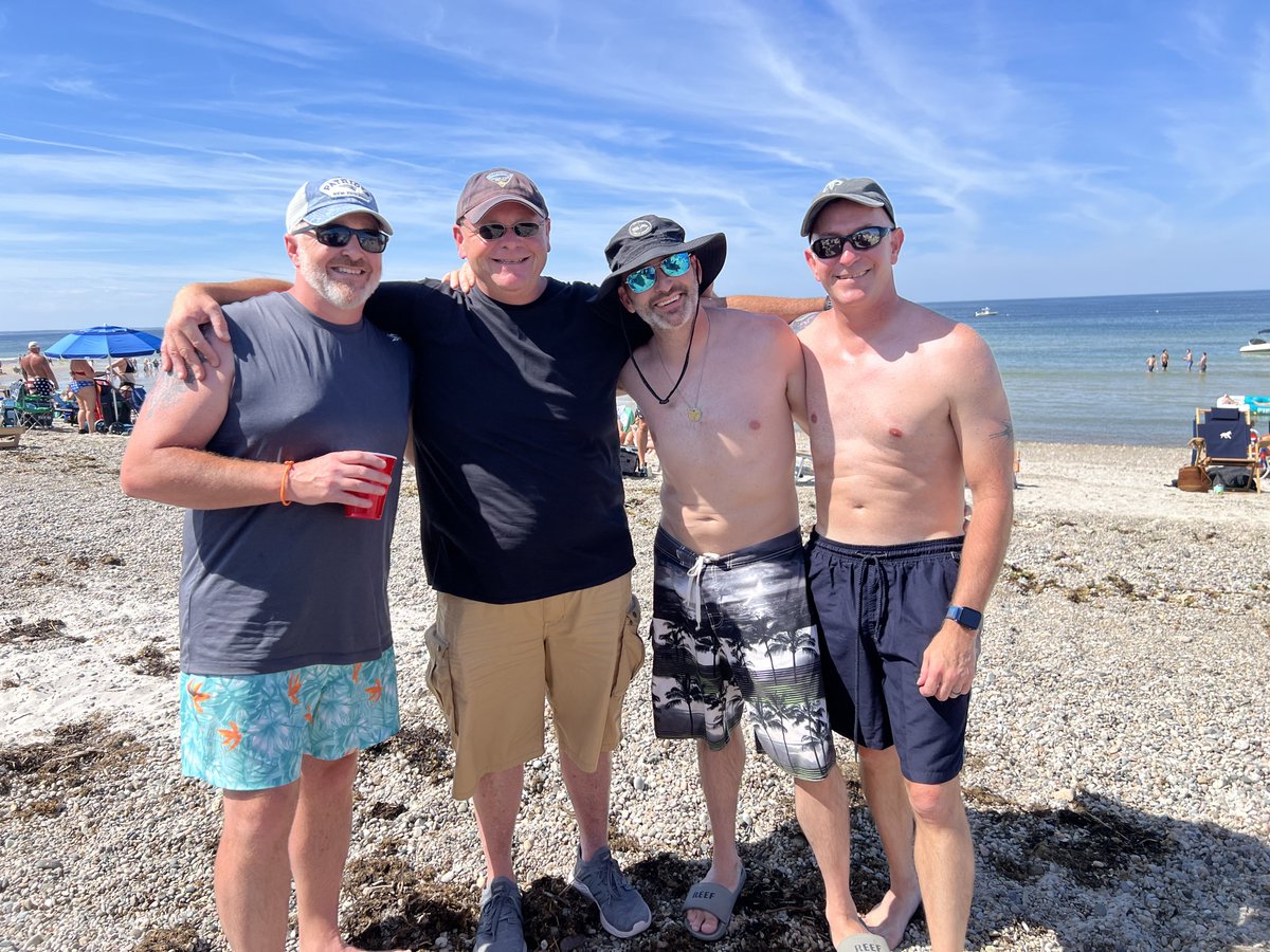 CardiacDrop's tweet photo. Waves and laughs. Me, my brother and cousins. #TheBeachLife 🌊 https://t.co/gCMgMGmVnR