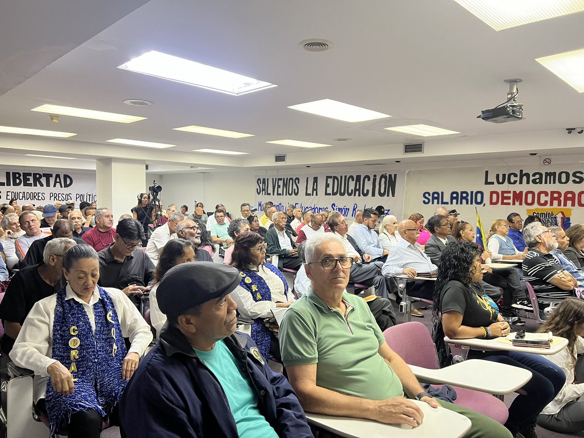 MesaSocial1's tweet photo. #03Jul #SalarioDemocraciaYLibertad fue la consigna principal hoy en el acto de presentación al país de las propuestas programáticas del CNCTL para la construcción de Venezuela a partir del 28 de julio. 
@ReporteYa 
@CaraotaDigital 
@ElPitazoTV 
@VPITV 
@Radarciudadccs https://t.co/oqgPedQNqm