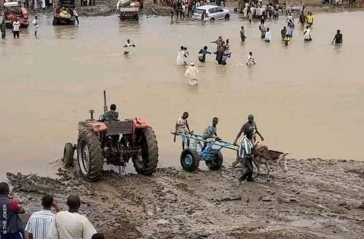 YousifAlneima's tweet photo. 🚨🚨 Here is the #SudanWar... between the cities of #Dinder and #Gedaref... the suffering of children and women forced by the war into painful displacement.
@UN @antonioguterres
@UNICEF @WFP_Sudan @USAIDSudan @CIJ_ICJ @KarimKhanQC @IntlCrimCourt @AmnestyAR @UN_HRC @volker_turk @hrw @hrw_ar @MoOsman88