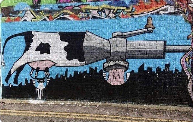 nixtamali's tweet photo. This mural continues to be one of the most concise depictions of the dairy industry I’ve seen. https://t.co/l6TwcECXDW