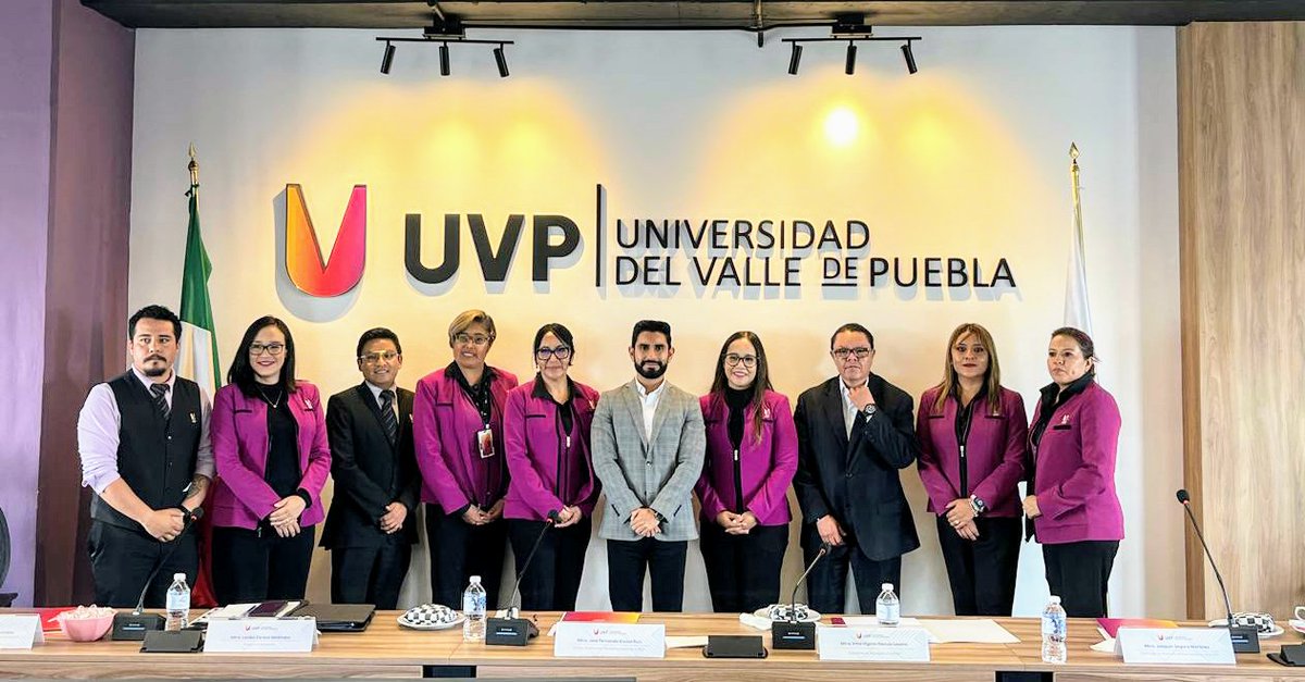Fer_EncisoHgo's tweet photo. Con nuestros amigos universitarios de Puebla https://t.co/XvVXW76X4m