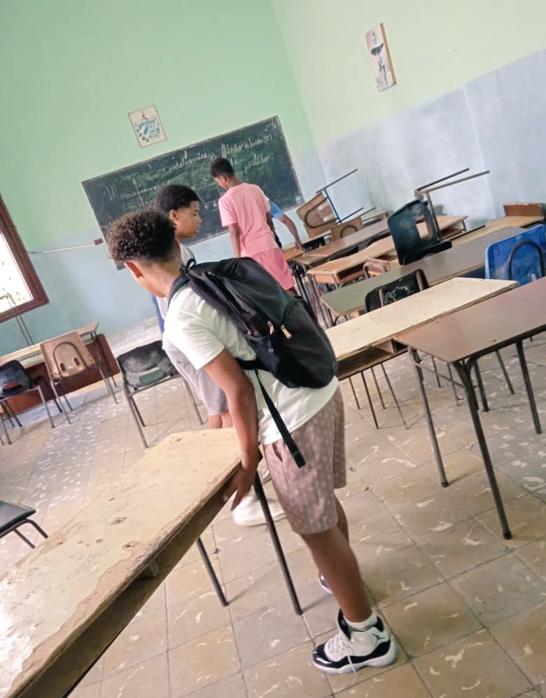 DGEducaPlaza's tweet photo. @DGEducaPlaza
ACTIVACIÓN de la FAPI, en instituciones del nivel educativo Secundaria Básica.
¡¡FELICITACIONES!!
#LaHabanaViveEnMí
#ModoVerano
#EducaLaHabana
#CubaMined https://t.co/9y1sFitHLk