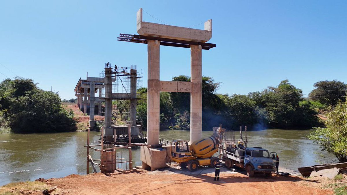 GovernoMA's tweet photo. ✅São Domingos do Azeitão: entrega da Praça de São Pedro e de Sistemas Simplificados de Abastecimento de Água.
#GovernoMA #ProconMA #RestaurantePopular #Caema https://t.co/SjYEtVOdr4