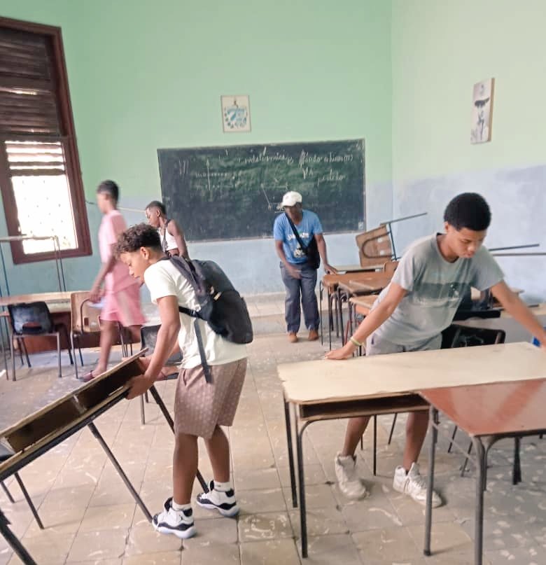 DGEducaPlaza's tweet photo. @DGEducaPlaza
ACTIVACIÓN de la FAPI, en instituciones del nivel educativo Secundaria Básica.
¡¡FELICITACIONES!!
#LaHabanaViveEnMí
#ModoVerano
#EducaLaHabana
#CubaMined https://t.co/9y1sFitHLk