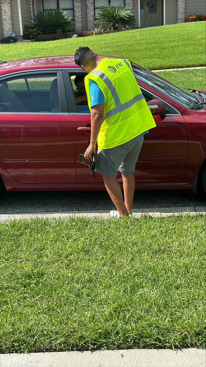sal_belliard's tweet photo. Super proud of a select few at our Waterford location! Day in and day out, we are out in the field getting it done, no matter the scorching weather. Cheers to another successful event! 🌞💪 #TeamDedication #Fibertastic @One_FLA https://t.co/KuLDUycoAd