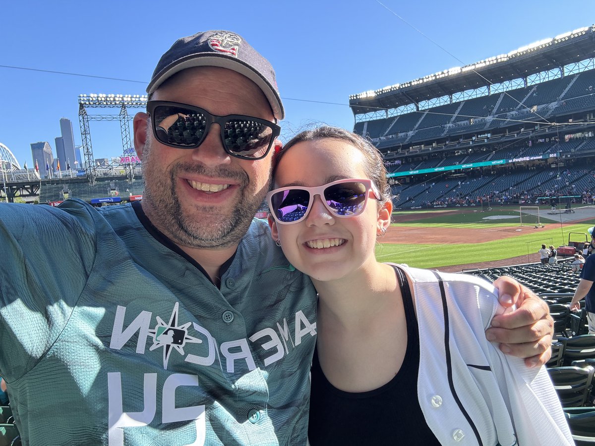 arrigoni's tweet photo. Again with my best baseball buddy on an absolutely perfect day for baseball. #letsgoms
#mariners #tridentsup #mlb @Mariners @TMobilePark https://t.co/HHOxCwyDbg