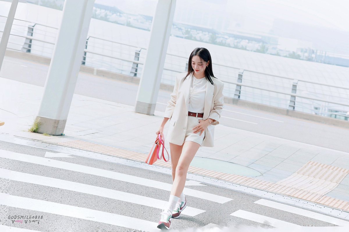 godsmile0828's tweet photo. 240704 ICN 

@0828_kimsejeong
#김세정 #세정 #갓세정 #kimsejeong #sejeong #キムセジョン #金世正 https://t.co/62vCIuTggr