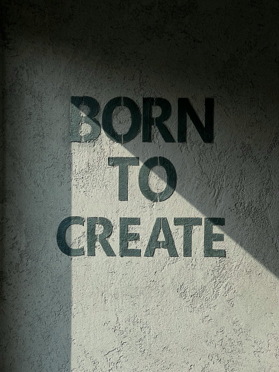ZofiaSantor's tweet image. Born to create embrace your unique gifts and let your creativity soar, whether it&apos;s art, music, writing, or innovation, the world needs your creative spark 🎨🎵📝 #Creativity #BornToCreate #Inspiration