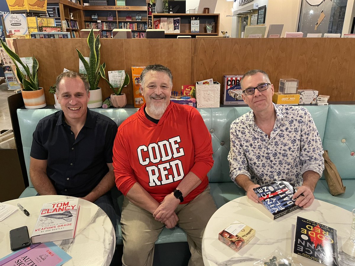 eojhtims's tweet photo. Lol
Seated between #CaptureOrKill author @bentleydonb and “Ambassador” @KyleMillsAuthor at the #CodeRed #WeaponsGrade event in Texas last year. Shortly after, the term “Ambassadors gonna ambass!” was uttered.
Fun times… https://t.co/7litgufcCn