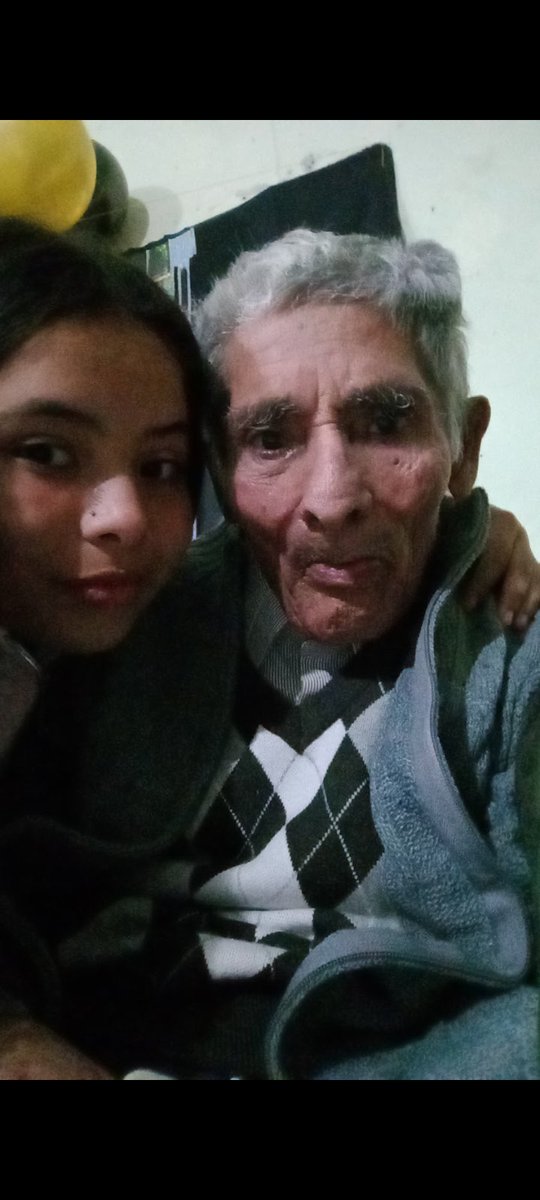 te lloro tanto, y no porque no estés. es el porque no puedo verte así como estás es muy raro ya no ver al hombre que siempre esperaba con una sonrisa, no ver esos hermosos ojos brillar cuando veías a tus nietos... No me gusta para nada verte así, es feo, me hace muy mal, duele..