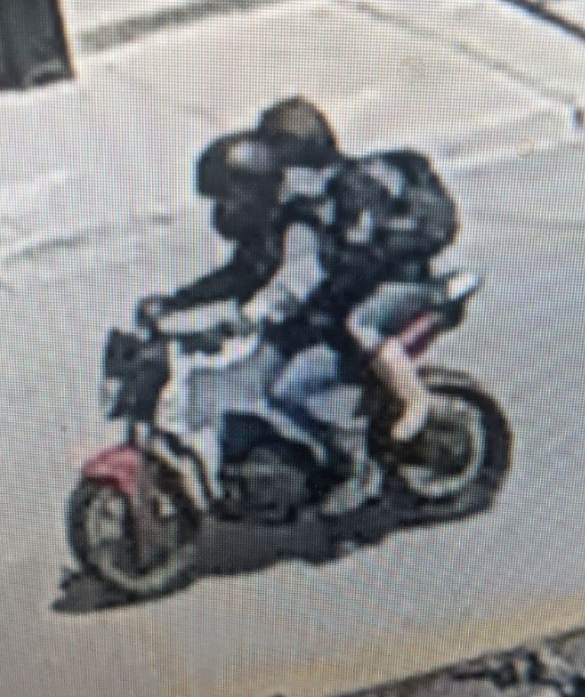 ChiefKnoll's tweet image. HPS officers need your help identifying this MC driver &amp;amp; passenger after failing to stop for police on July 1st at 11:45 a.m. downtown. The bike was westbound on 10th Street, blowing thru the red light @ 10th Avenue. The MC is white with red fenders. Call @CrimeStoppersGB or HPS.