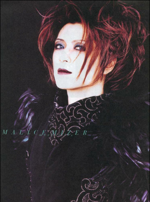 dailymalicepics's tweet photo. Day 246 - Happy birthday, Gackt! https://t.co/S3f25AQMo0