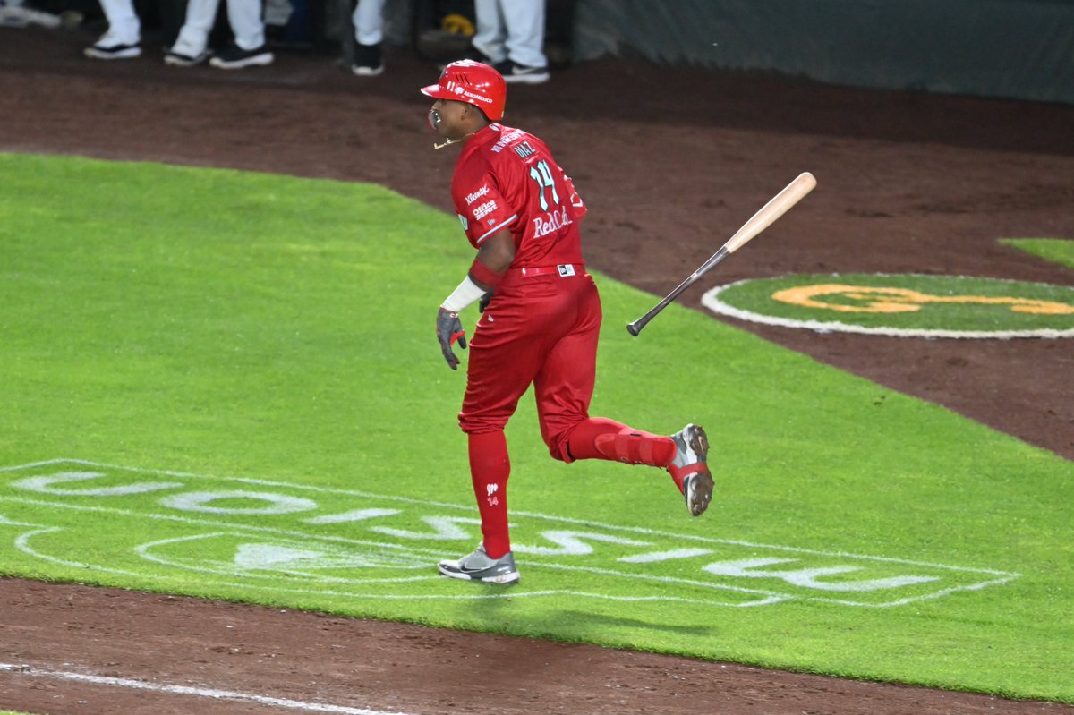 DiablosRojosMX's tweet photo. El decimotercero en la temporada y el primero como DIABLO 🇩🇴🔥☄️ @LewinDiaz4 

#VamosD17BLOS - @infinitum https://t.co/Sg553tqH5x