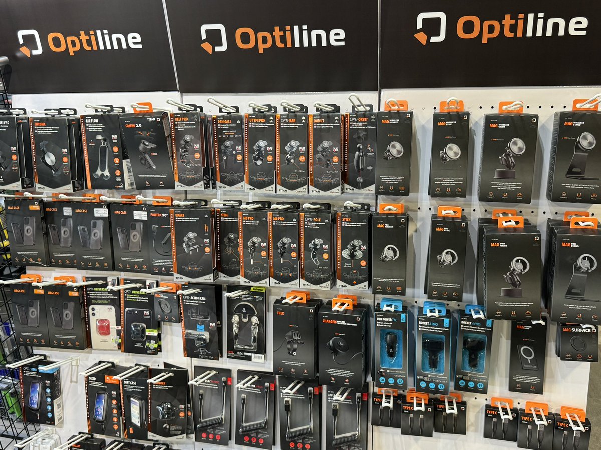 FujiwaraShinya1's tweet photo. モトサロン様に #optiline 🇮🇹買いにきた😆
#携帯ホルダー 特許技術 https://t.co/xhsVJPz7qM