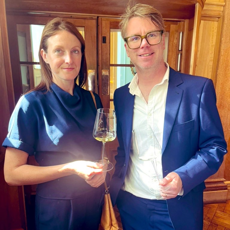 UK wine is in rude health according to official stats out today – wine sales grew by 10% last year, production increased by 77% and vineyards topped 1,000. This and more from an industry bash looking at the past, present and future of English wine. Click
the-buyer.net/tasting/wine-/…