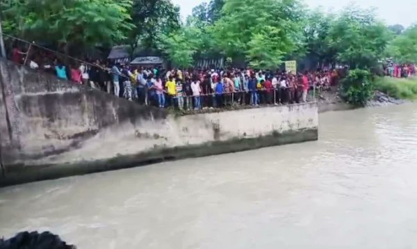 ফরিদপুরে ফ্লুইচ গেটে গোসলে নেমে শিক্ষার্থী নিখোঁজ